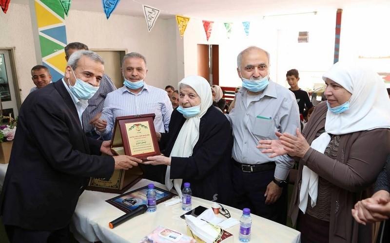 قلقيلية: تكريم مديرة جمعية المرابطات الخيرية