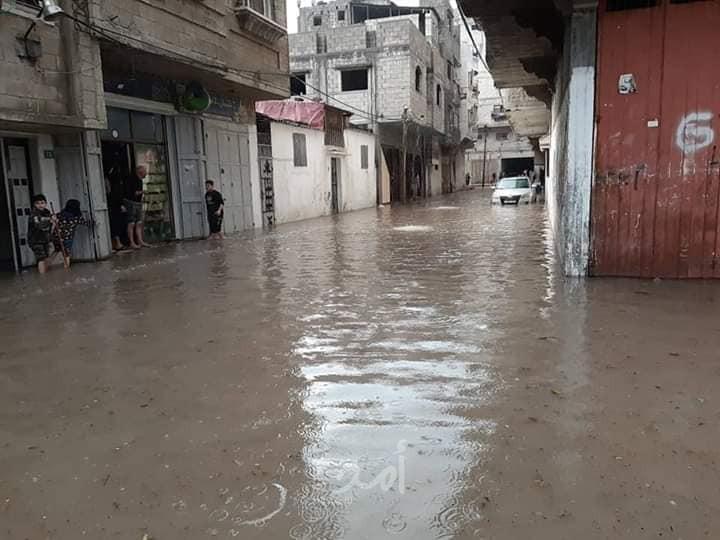 إلى متى ؟.."غزة تغرق في شبر ميه" والبلدية: المواطن  هو السبب!