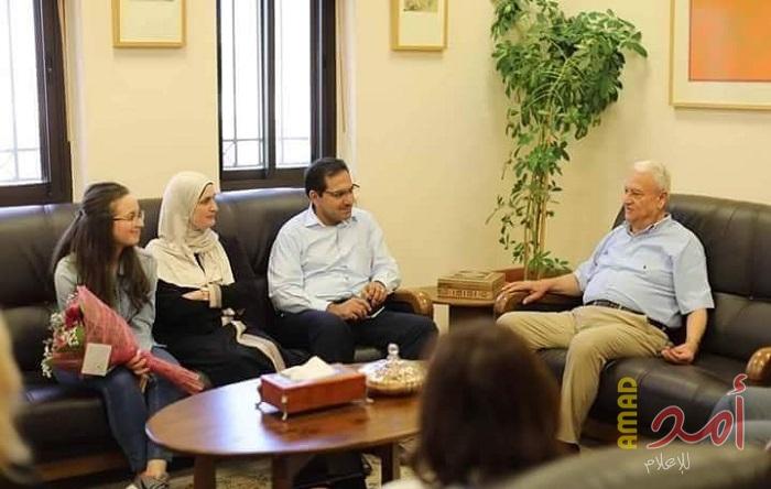 جامعة بير زيت تقدم منحة كاملة للطالبة "لمى داودي"