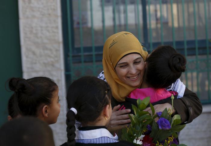 أفضل معلمة في العالم الفلسطينية حنان الحروب