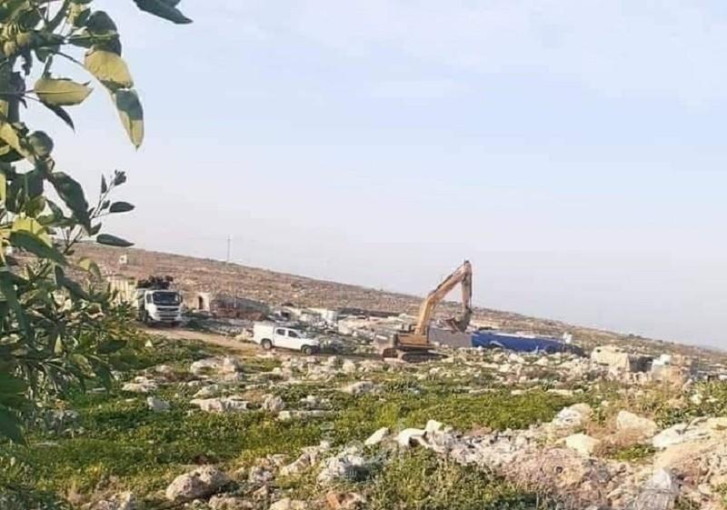 سلفيت: جيش الاحتلال يخلع مئات أشجار الزيتون غرب دير بلوط-صور