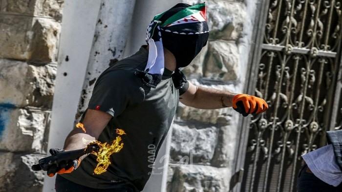 شبان يستهدفون "مستوطنة" بالزجاجات الحارقة في القدس