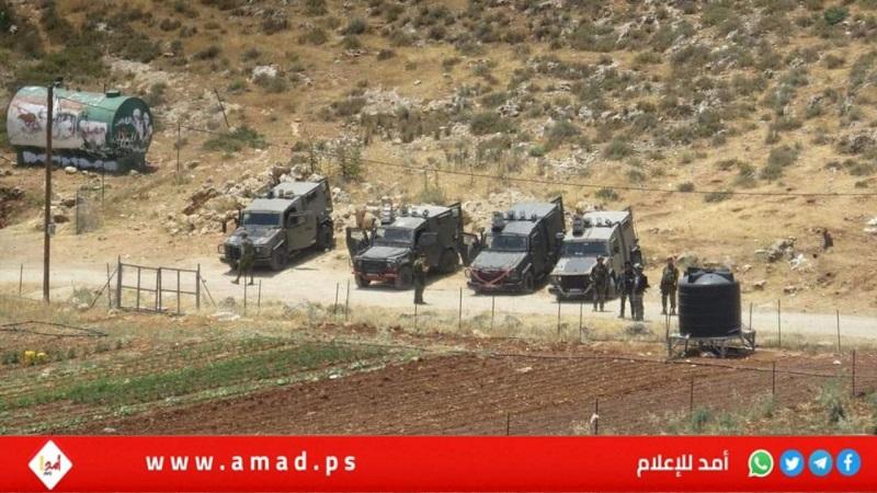 نابلس: مستوطنون إرهابيون يقتحمون منطقة "نبع قريوت"- صور
