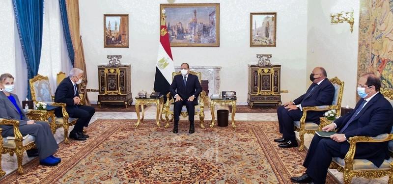 مصر طالبت إسرائيل بالمرونة بصفقة الأسرى والسماح ببدء الإعمار في غزة.. والسيسي أكد على "حل الدولتين"
