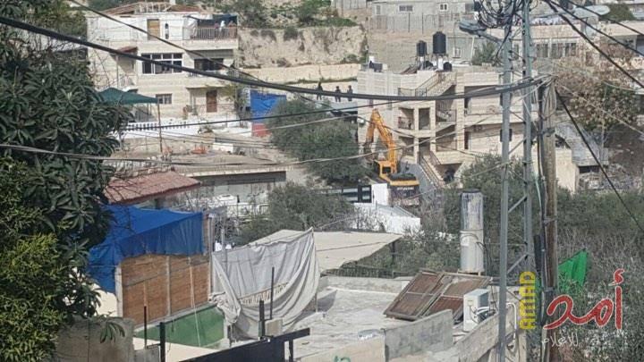 القدس المحتلة: قوات الاحتلال تخلي بناية سكنية في العيسوية تمهيدا لهدمها