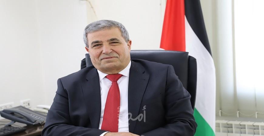 عباس يعين أبو عوض رئيساً للمجلس الاقتصادي خلفاً لأشتية
