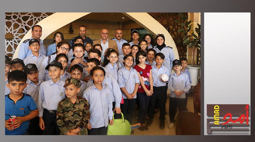 محافظ نابلس يستضيف مخيم الشرطي الصغير