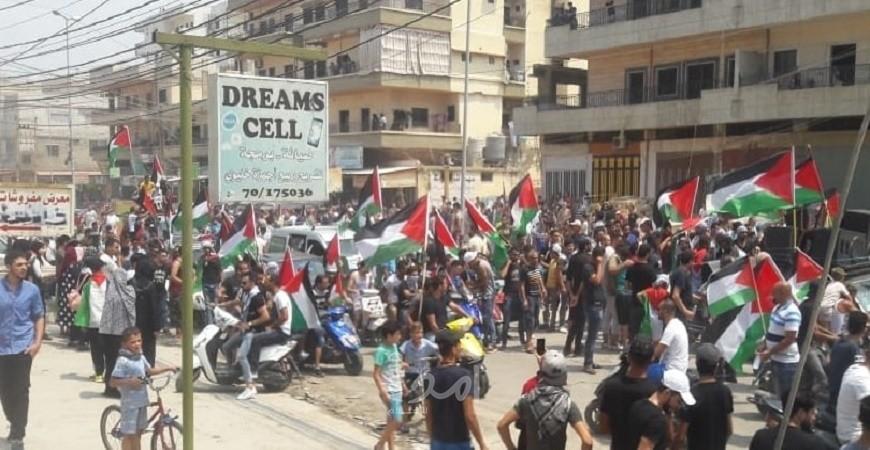 لبنان: فلسطينيون يطالبون بفتح ابواب الهجرة من  أمام السفارة الكندية
