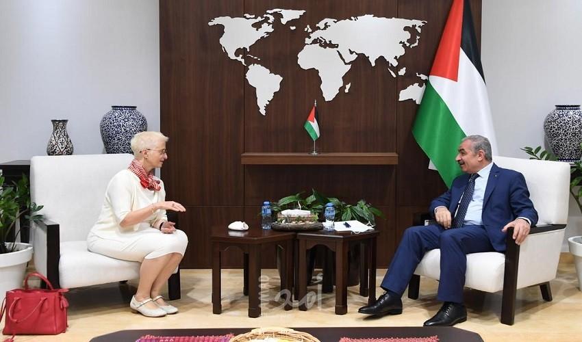 اشتية يستقبل القنصل البلجيكي العام لمناسبة انتهاء مهامها الرسمية