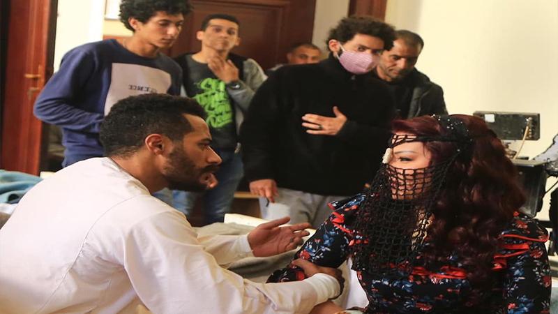 سمية الخشاب ترد على "غزل" محمد رمضان "الجريء" لها .. شاهد