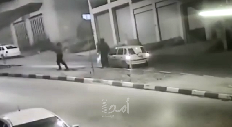 بالفيديو.. مسلحون يطلقون النار تجاه محال تجارية في الخليل