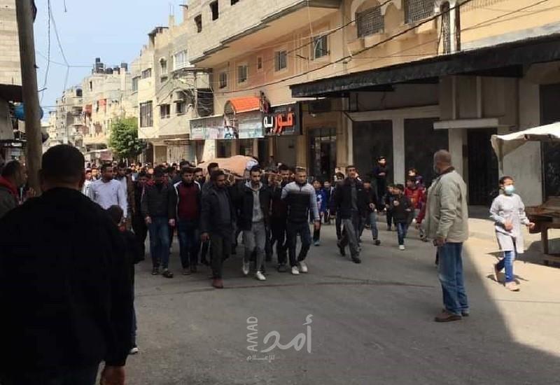 عائلة الصوص تشيع جثمان نجلها وتطالب داخلية حماس بتحمل المسئولية - صور