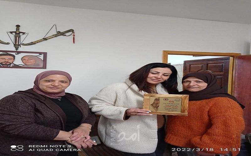 نضال المرأة بالقدس تكرم الأسيرة المحررة إيمان الأعور