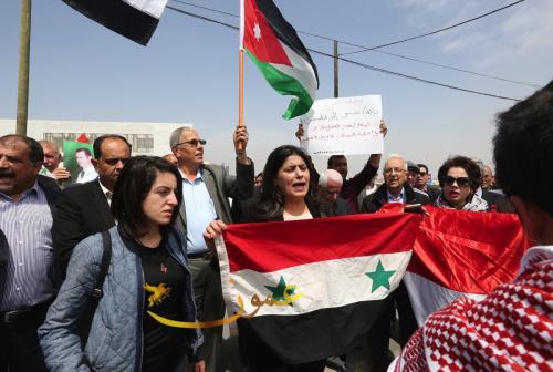 احتجاجا على العدوان الأمريكي..اعتصام أمام السفارة السورية في عمان
