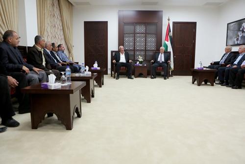 عباس: "فتح" ستظل العمود الفقري للثورة الفلسطينية، وتقود النضال التحرري بالمقاومة السلمية الشعبية
