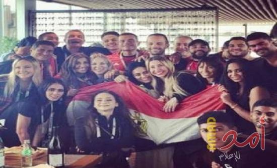 بالصور.. عمرو دياب يضم دينا الشربينى .. والأخيرة تعانق طليقته شيرين
