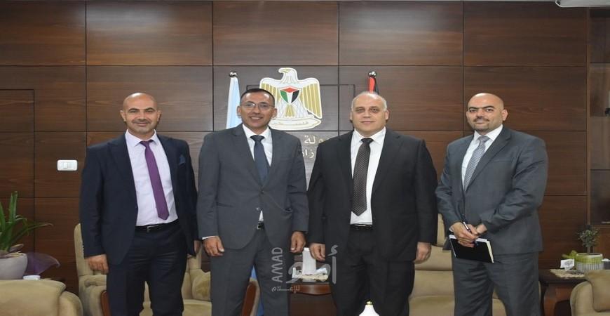 أبو جيش وممثل "التعاون الإسلامي" يبحثان سبل التعاون في مجالات التشغيل والتدريب المهني