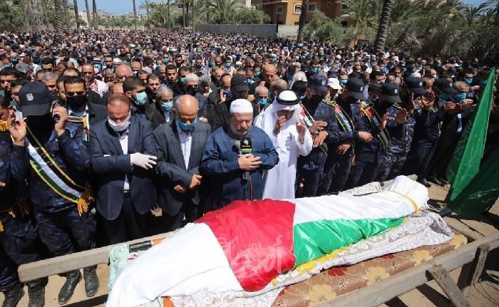 المئات يشاركون بجنازة القيادي في حماس والحية: الكرد لم يترك موطئًا إلّا وصلت قدمه إليه-صور
