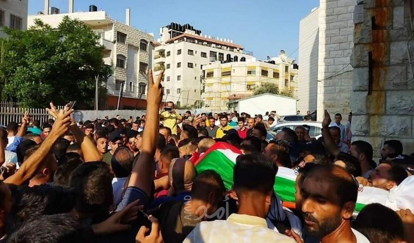 جماهير نابلس تشيع جثمان الشهيد "دويكات"