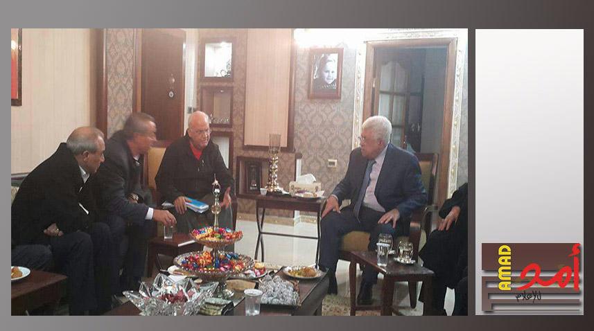 (بالصور) بعد عودته من جولة خارجية .. الرئيس عباس يزور عريقات في منزله