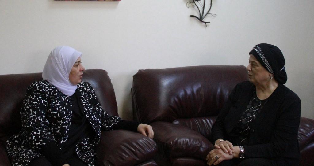 غنام تتفقد بيوت المسنين وتؤمن مستلزمات ومواد غذائية لنزلائها