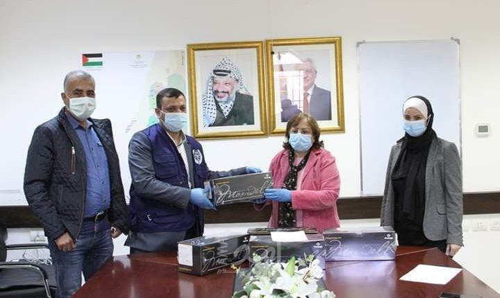 "الخيرية" الإماراتية تقدم مواد فحص مخبري خاصة بكورونا لصحة رام الله