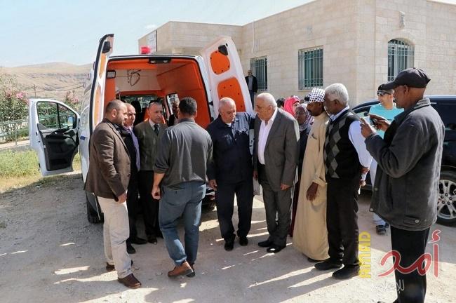 أبو العسل سيارة اسعاف مجهزة لصالح مركز صحة الجفتلك بأريحا