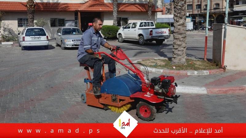 مهندسان من غزة يبتكران آلة لتنظيف الشوارع