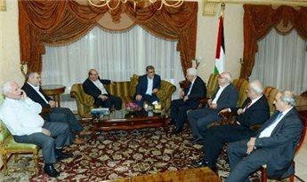 عباس يؤكد لوفدي الجهاد والشعبية على تمسكه بمصر كوسيط لوقف اطلاق النار