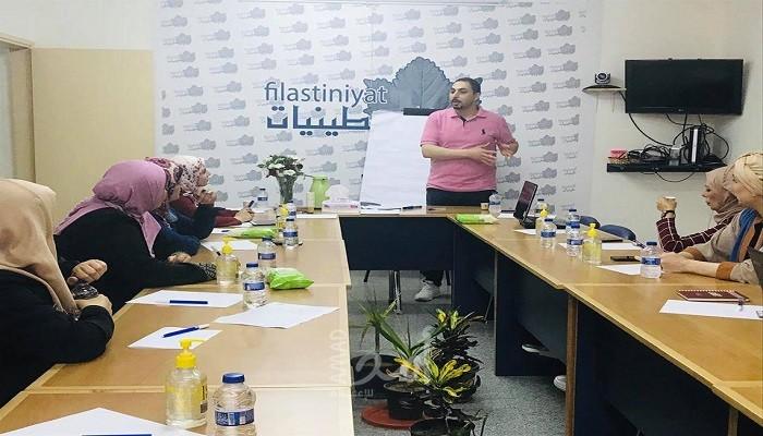 غزة: فلسطينيات تنظم جلسة توعية قانونية للصحفيات