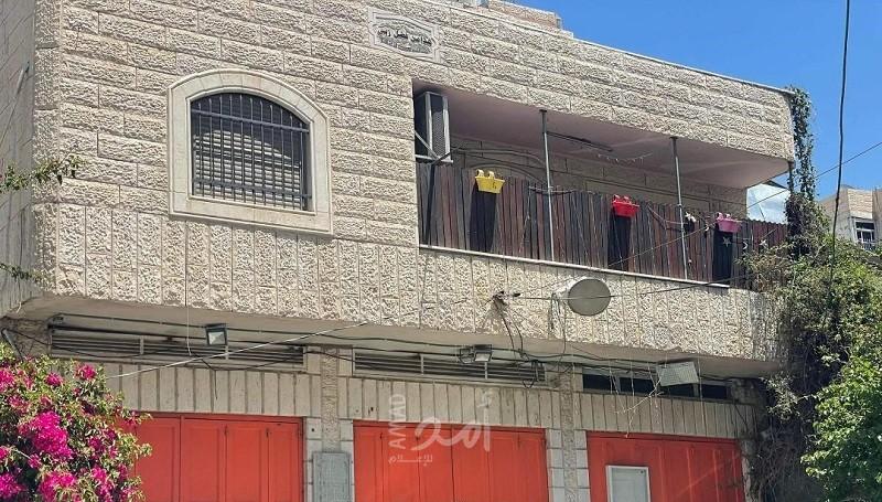 القدس: شرطة الاحتلال تخطر بهدم مبنى من خمس شقق في سلوان