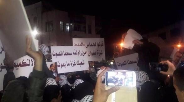 رام الله: مظاهرة شعبية احتجاجاً على قمع حماس مسيرات غزة..وهتافات مسيئة لقيادات حمساوية