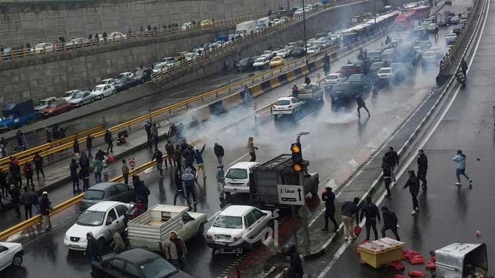 ايران تقول انها احبطت "حربا عالمية" ضدها