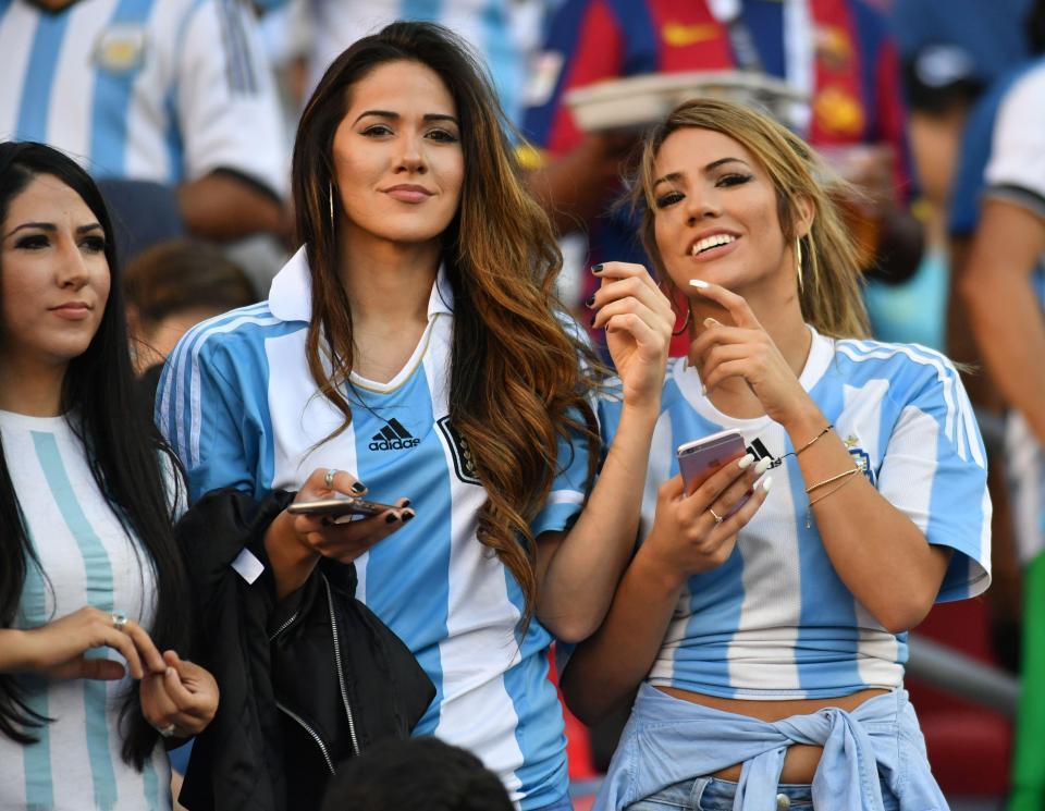 حصاد 2016.. حسناوات ملاعب العالم ينافسن رونالدو وميسي على لقب الأفضل