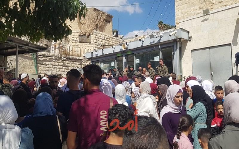 رغم إجراءات سلطات الاحتلال: آلاف المواطنين يتوافدون للحرم الإبراهيمي
