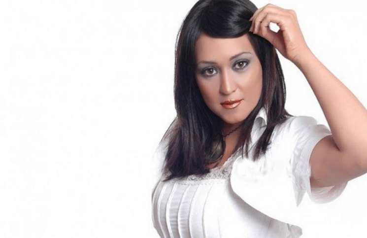 الممثلة المصرية مروة عبدالمنعم تحتفل بطلاقها بارتداء فستان زفاف ابيض - صور