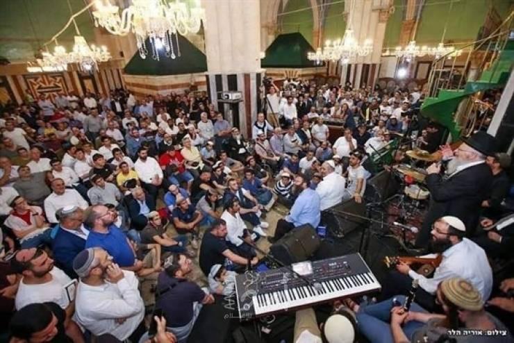 قوات الاحتلال تحول محيط المسجد الابراهيمي الى ثكنة عسكرية