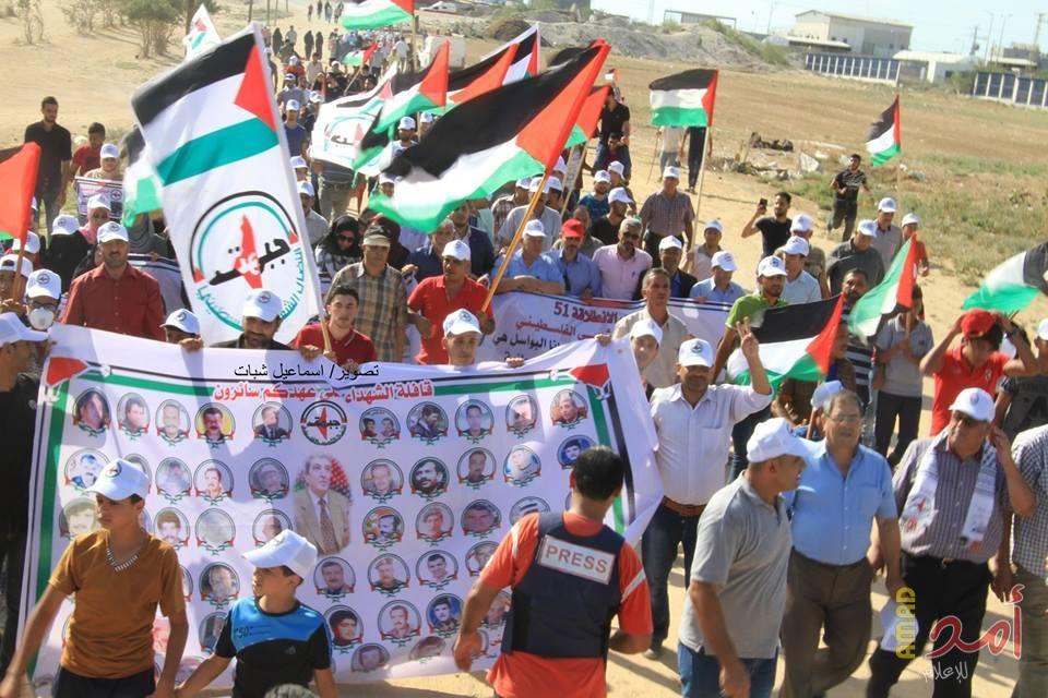 النضال الشعبي تحيى ذكرى انطلاقتها الـ 51 بمسيرة حاشدة في مخيم العودة شرق غزة
