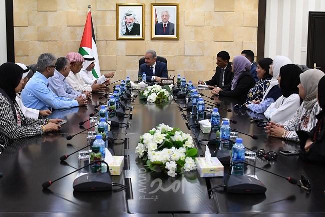 إشتية يستقبل بعثة كويتية ويبحث آلية التعاقد مع المعلمين الفلسطينيين