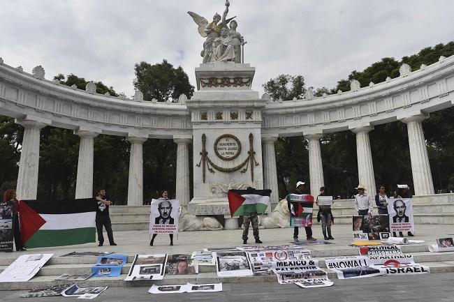 بالصور..مظاهرات ضد نتنياهو فى المكسيك والمحتجون يرفعون العلم الفلسطينى