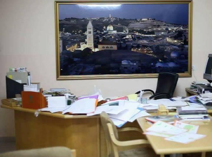 قوات الاحتلال تقتحم مكتب "المبادرة الوطنية" وسط رام الله وحملة اعتقالات وسقوط اصابات