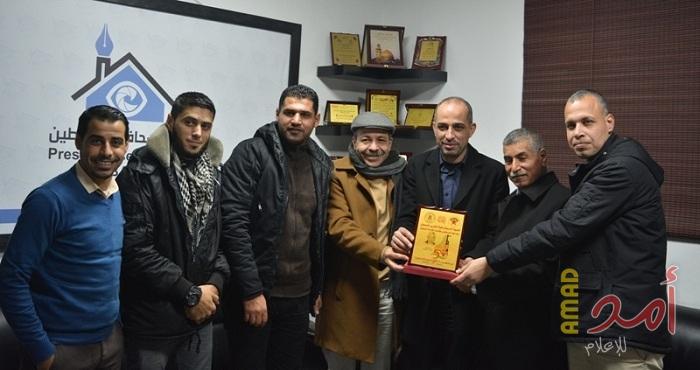 "الديمقراطية" تزور عدد من المؤسسات الإعلامية في قطاع غزة