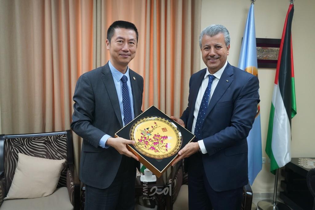 أمين عام مجلس الوزراء يبحث مع السفير الصيني سبل تعزيز التعاون المشترك
