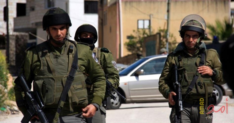 قوات الاحتلال تعتدي على عائلة "سوالمة" في نابلس