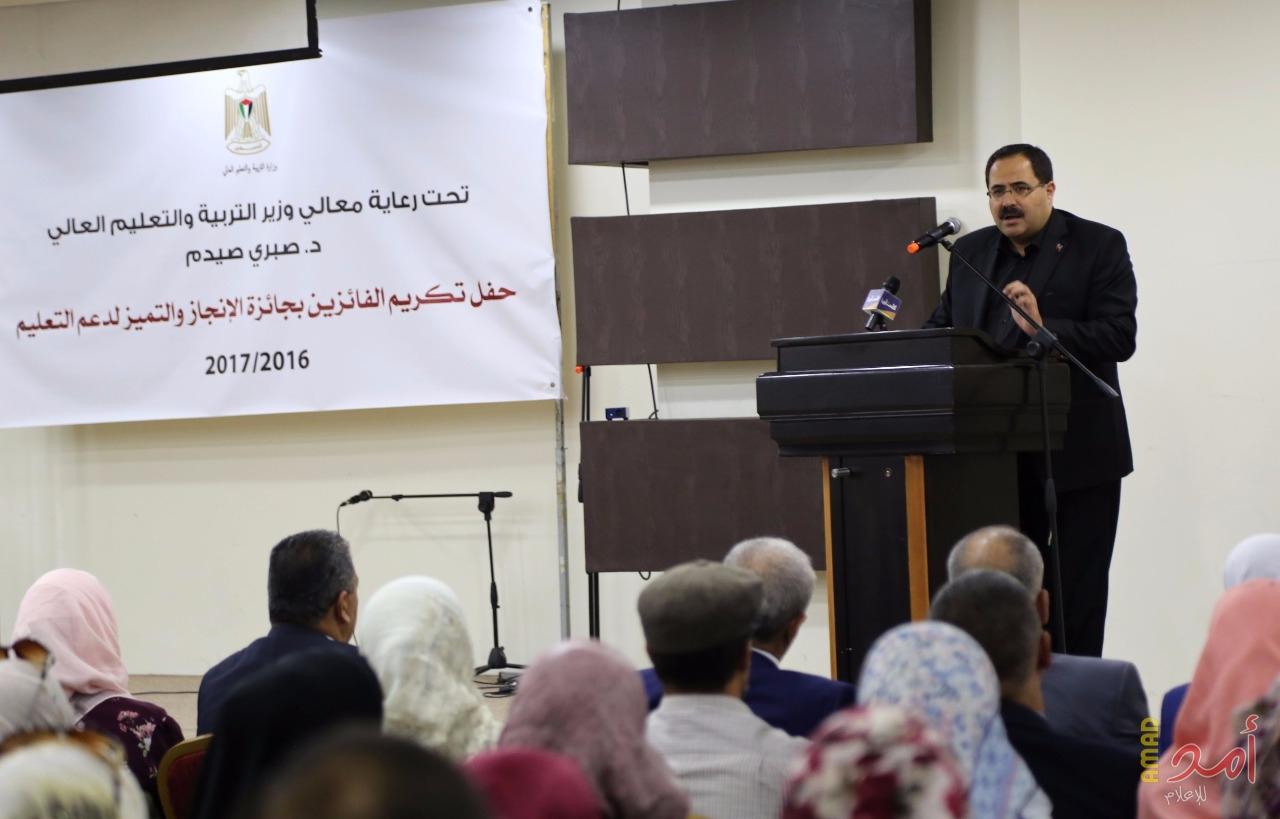 بالصور.. التعليم العالي تعلن أسماء الفائزين بجائزة الإنجاز والتميز لدعم التعليم