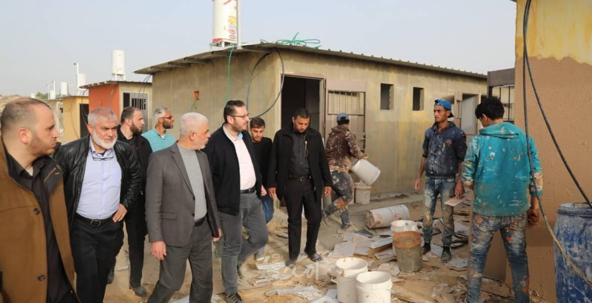 بالصور..  السنوار يتفقد البوابة التجارية عند معبر رفح ومنطقة الحجر الصحي