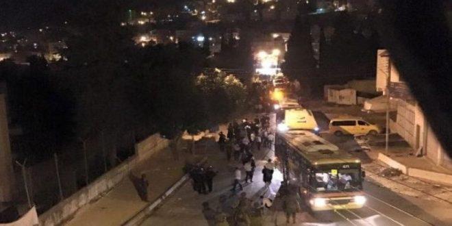 اغلاق شوارع في نابلس احتجاجاً على اعتقالات أجهزة أمن السلطة