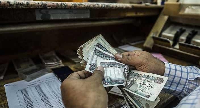 المصريون بين أكثر 10 جنسيات تحول نقودا إلى بلادها