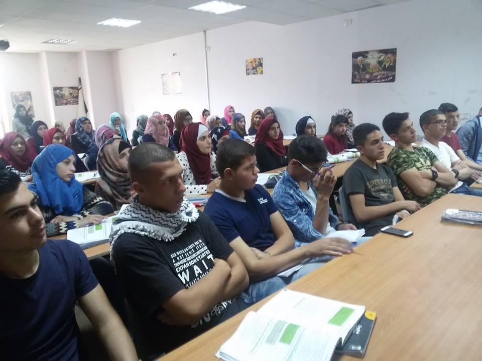 حركة فتح بالخليل ورئيس هيئة مقاومة الجدار والاستيطان يقومون بجولة في منطقة تل ارميدة المحاصرة
