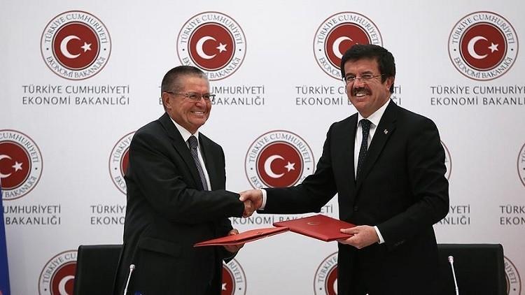 وزير الاقتصاد التركي نهاد زيبكجي ونظيره الروسي ألكسي أوليوكاييف